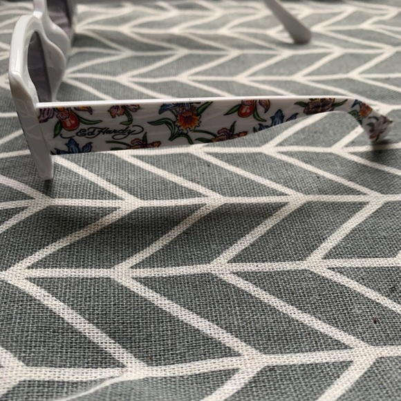 Ed Hardy White Sunglasses with Pink Lenses - Picture 5 of 5